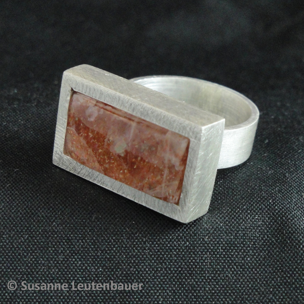 Ring mit eckigem Sonnenstein