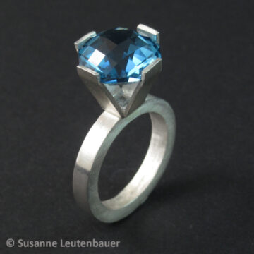 London Blue Topas in Chatonfassung