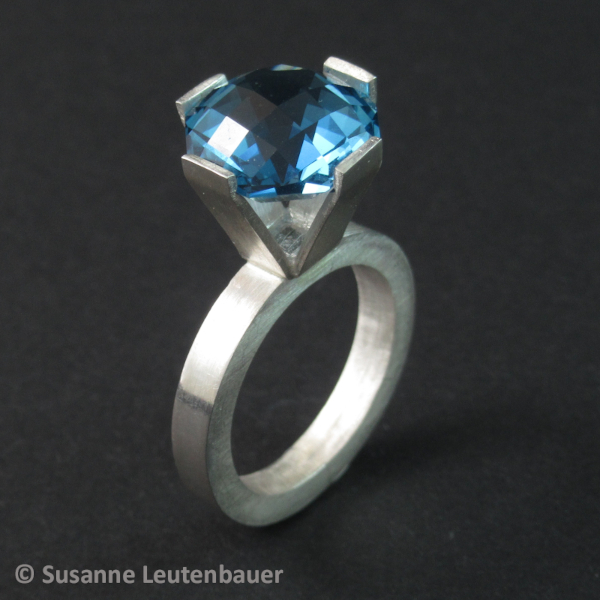 London Blue Topas in Chatonfassung