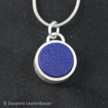 Anhänger mit Lapislazuli