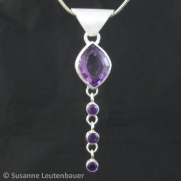 Anhänger mit Amethysten