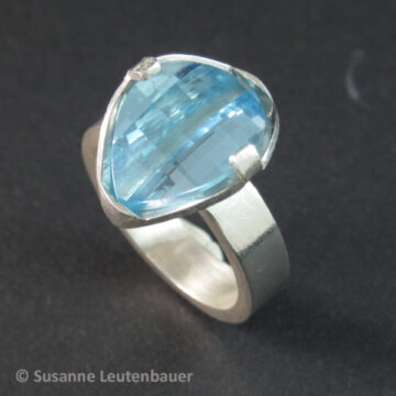 Silberring mit Sky Blue Topas