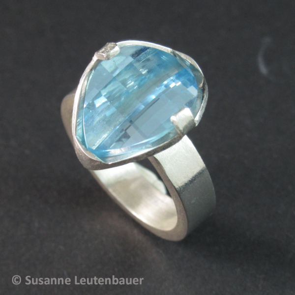 Silberring mit Sky Blue Topas